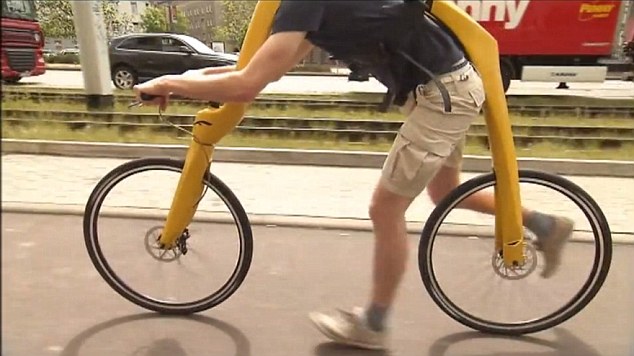 德国新概念自行车颠覆传统 无踏板车座、需跑步驱动