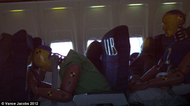 波音727客机“坠毁”试验：头等舱乘客更危险