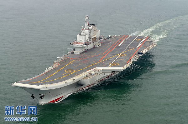 我国第一艘航空母舰正式交付海军 胡锦涛登舰视察