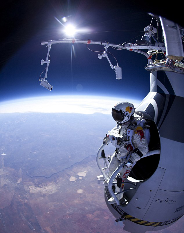 奥男子拟3.7万米高空跳伞 挑战音速欲破世界纪