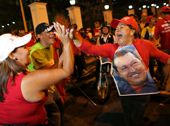 查韦斯第四次赢得委内瑞拉总统选举 将继续推进社会主义进程