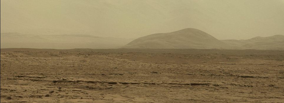 “好奇号”发现类地岩石 合成远景照显现火星荒凉风貌