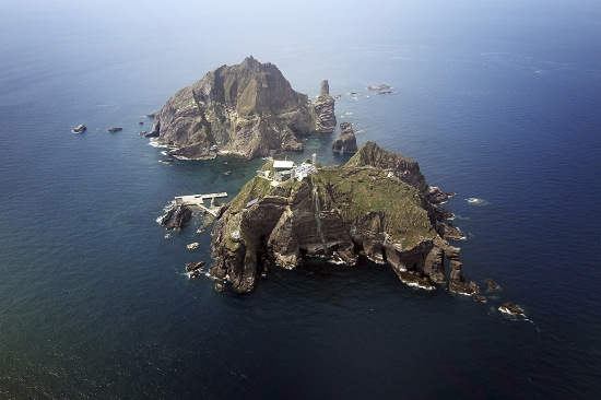 日美迫于压力放弃夺岛军演 韩国为韩日争议岛