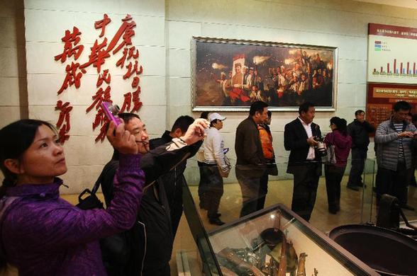 迎接十八大:喜迎十八大 延安红色旅游升温