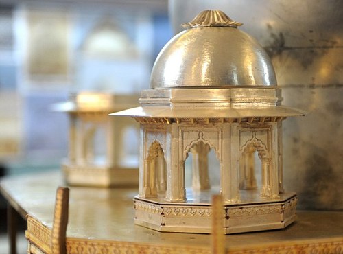 印度用数百公斤金银打造迷你泰姬陵 估价超千万英镑
