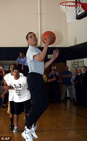 美大选投票日奥巴马将打篮球 被指“致胜迷信”