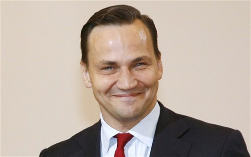 波兰外长社交网站“推测”油价 反对派指其内幕交易