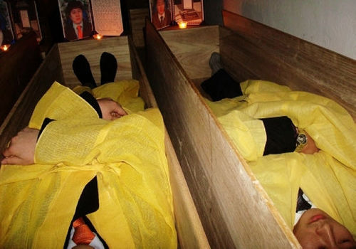 不寒而栗!揭秘韩国的恐怖模拟葬礼