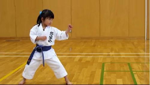 日本5岁萝莉空手道考试视频走红[1]