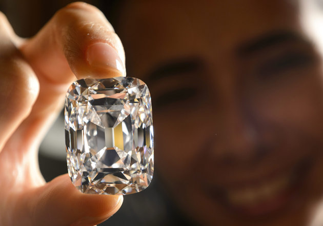 76克拉巨钻拍得逾亿人民币 近年豪钻拍卖闪瞎眼球