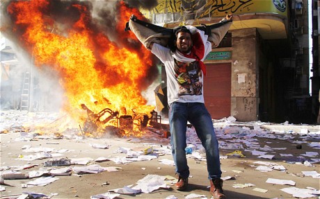 埃及多地民众抗议穆尔西“扩权” 局势不稳引国际社会担忧