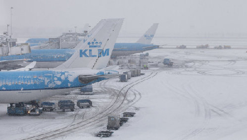 欧洲遭遇暴风雪至少24人死 法兰克福机场受影响