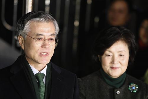 韩国今日举行大选投票 朴槿惠支持率微弱领先