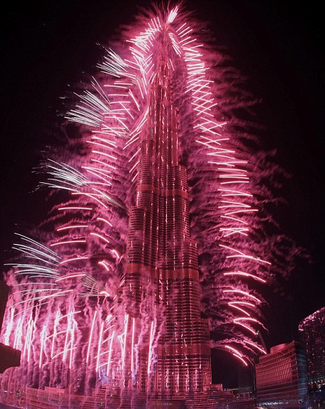 悉尼炫彩焰火、时代广场倒计时 世界各地喜迎新年