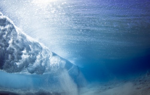 换个角度更震撼!海底看跳水宛如水晶世界