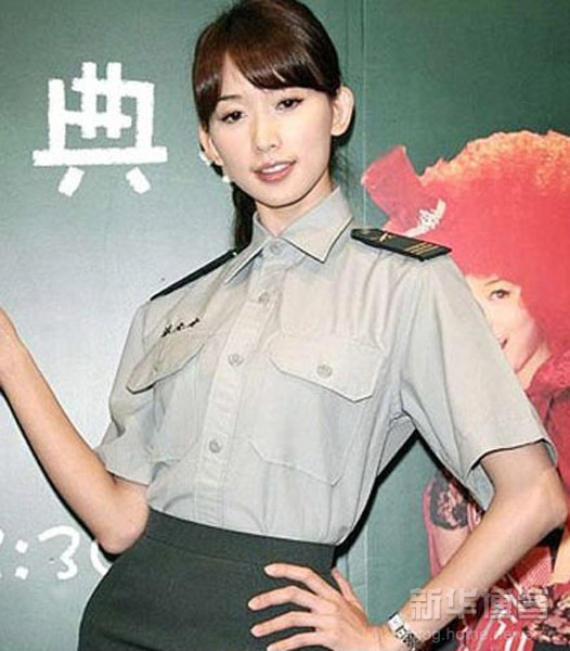 组图:娇柔女星军装照 谁最惹人爱?