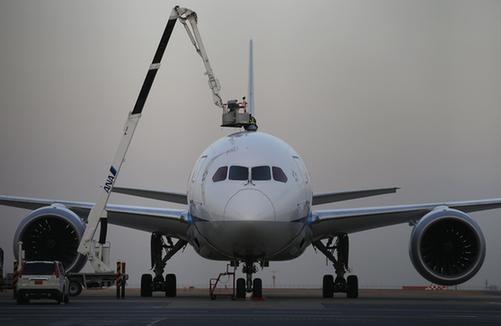 日本波音787客机空中冒烟后紧急降落