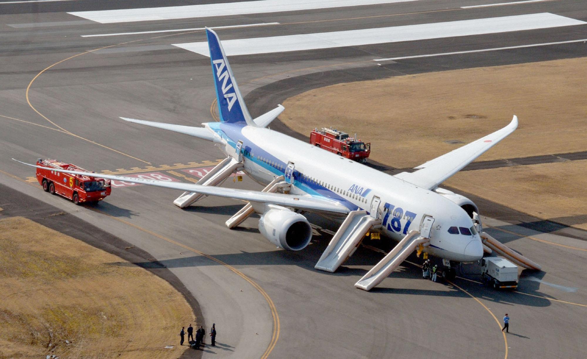 全日空一波音787飞机因遭遇故障紧急迫降 致5人受轻伤