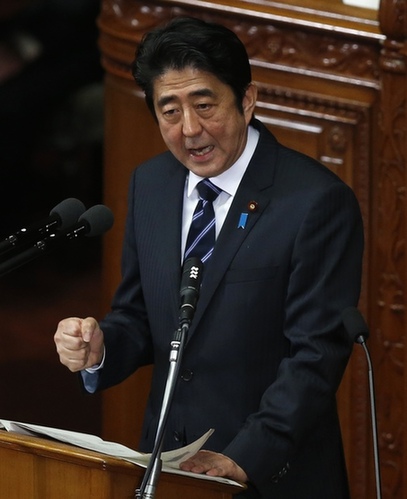 安倍晋三发表首次施政演说 称重振经济为首要任务