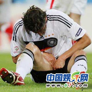 朱茵当众抠脚范冰冰挖鼻孔 盘点中外明星不雅抓拍