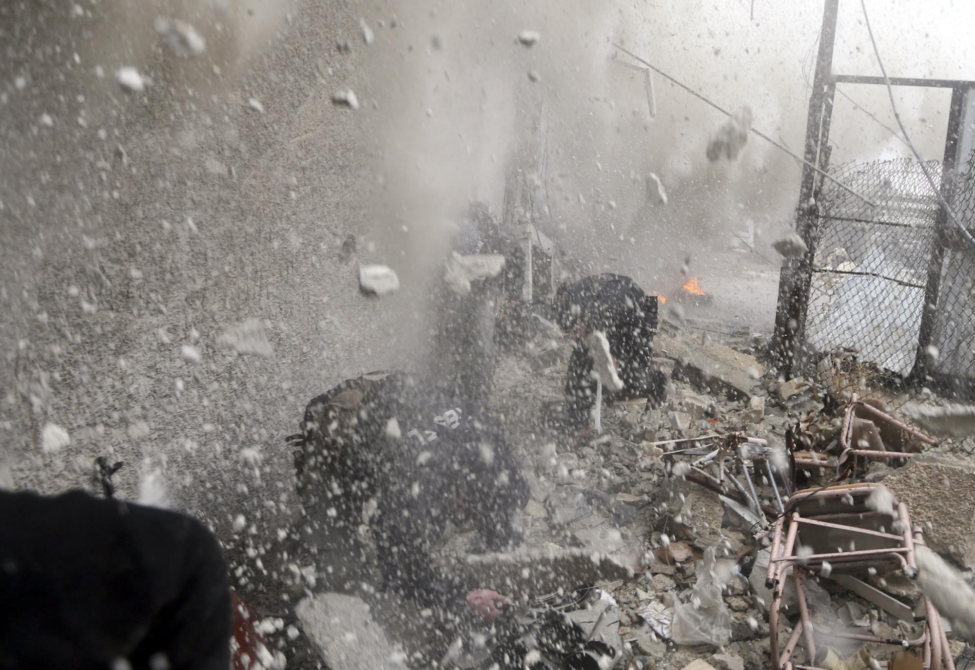战事激化！以色列空袭哈马斯领导人住宅，美联社记者也险些丧命|以色列|哈马斯|美联社_新浪新闻