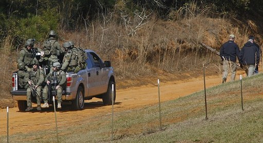 美越战老兵劫持幼童 藏身掩体与警方对峙5日