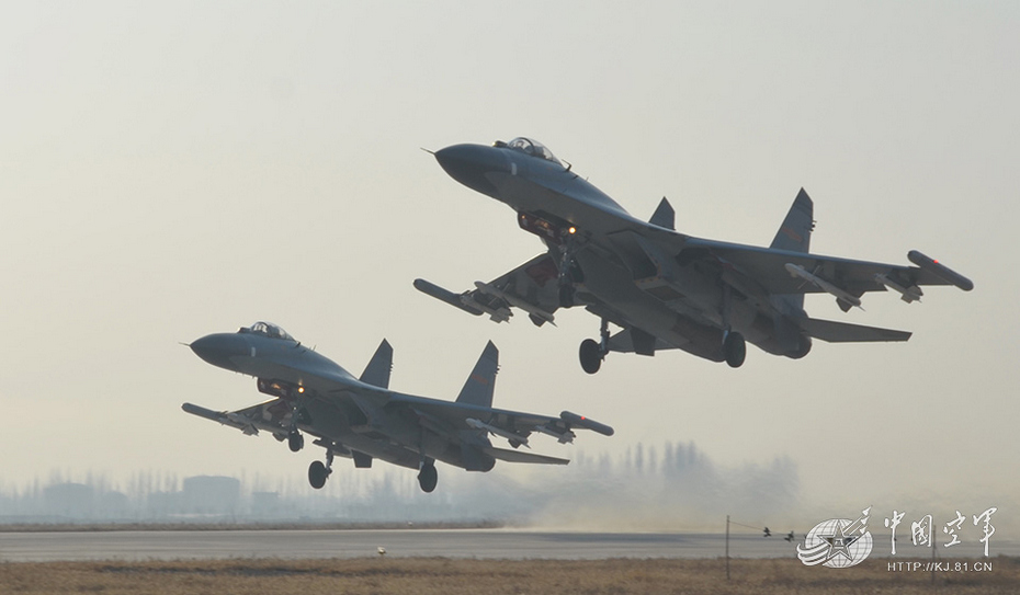 组图:中国空军歼-11双机升空处置“异常空情”