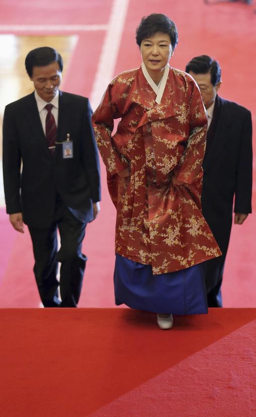 外交部向朴槿惠正式就职表示祝贺 愿与韩方深化关系
