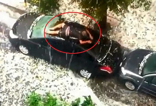 一男子爱车如命 以血肉之躯为汽车挡冰雹