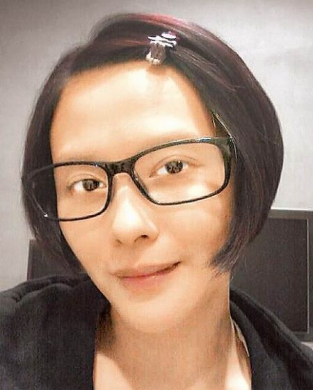 萧淑慎涉毒出狱后暴瘦25公斤 晒低胸素颜照