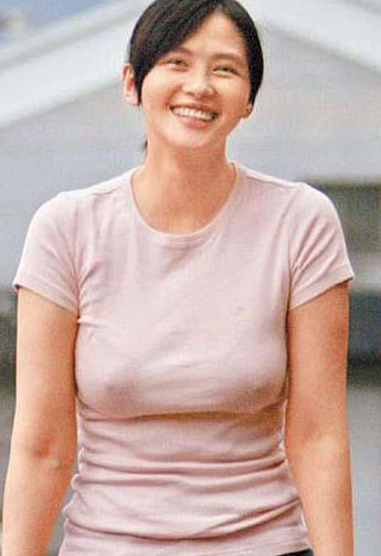 萧淑慎涉毒出狱后暴瘦25公斤 晒低胸素颜照