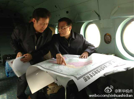 李克强乘专机赴四川雅安地震灾区