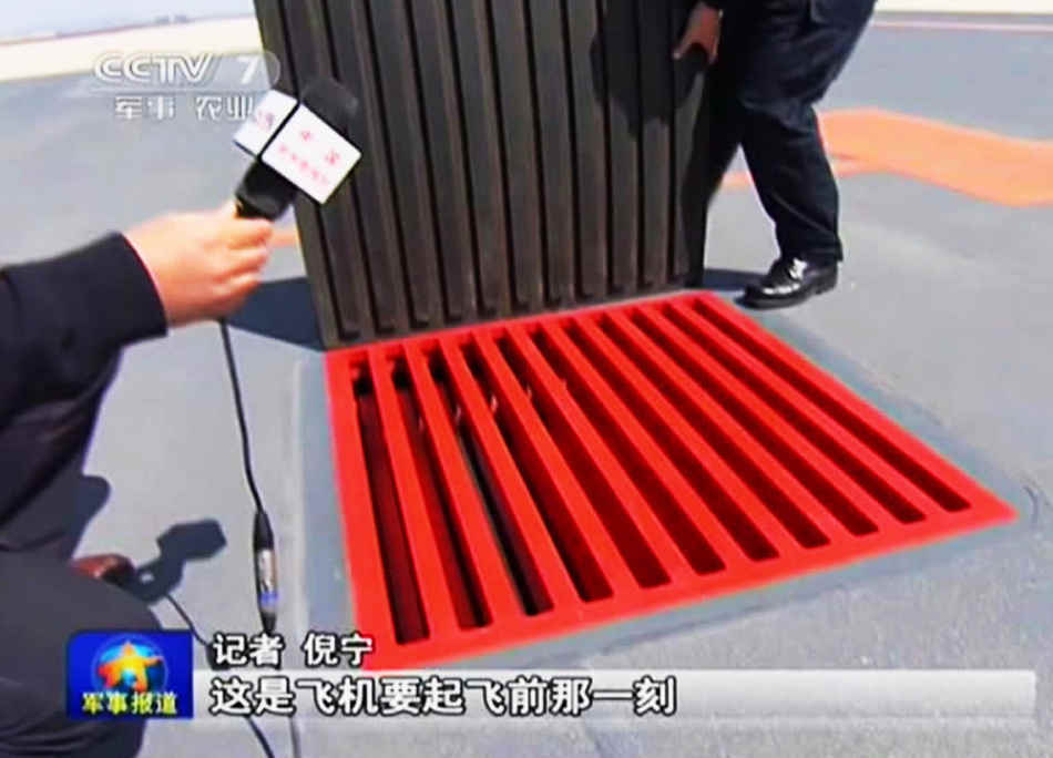 央视揭秘我舰载机训练基地 飞行员自拍曝光