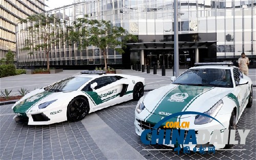 迪拜警方购法拉利巡逻 百公里加速仅需3.7秒