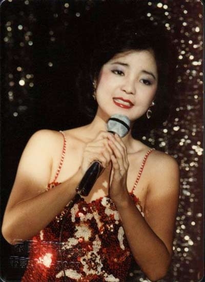 组图：邓丽君逝世18周年 珍藏照追忆传奇女子