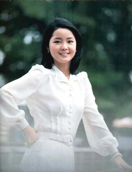 组图：邓丽君逝世18周年 珍藏照追忆传奇女子