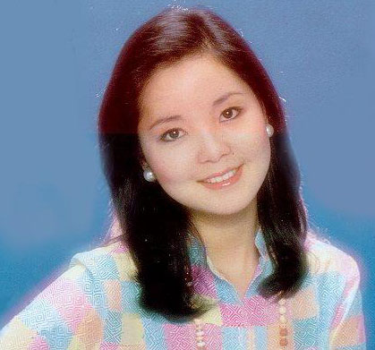 组图：邓丽君逝世18周年 珍藏照追忆传奇女子