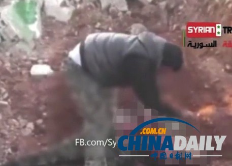 叙亲政府组织公布视频 指反对派挖政府军士兵心脏吃