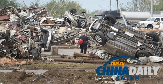 美国遭遇严重龙卷风袭击 已致51人死140多人伤