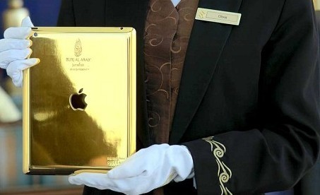 迪拜七星级酒店推黄金IPAD 每名房客都能用