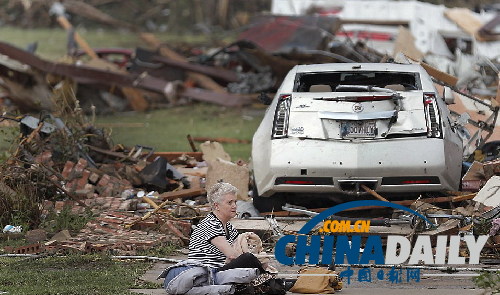 美国俄克拉荷马市郊遭龙卷风重创 近百人死亡