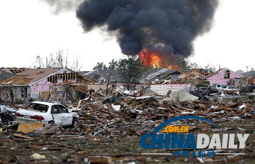 美国俄克拉荷马市郊遭龙卷风重创 近百人死亡