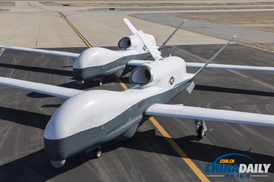 美国海军型MQ-4C全球鹰无人侦察机成功首飞