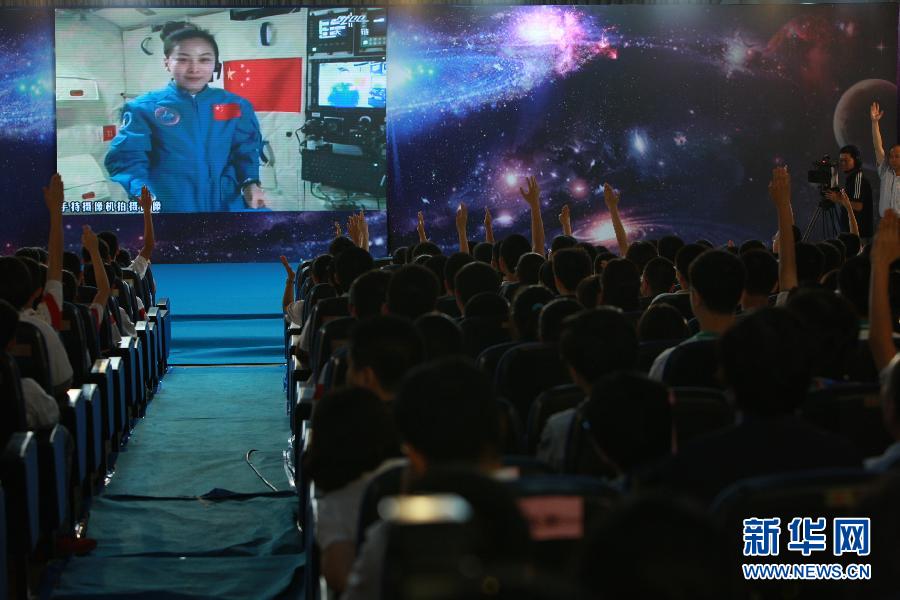 <BR>神十航天员成功进行中国首次太空授课