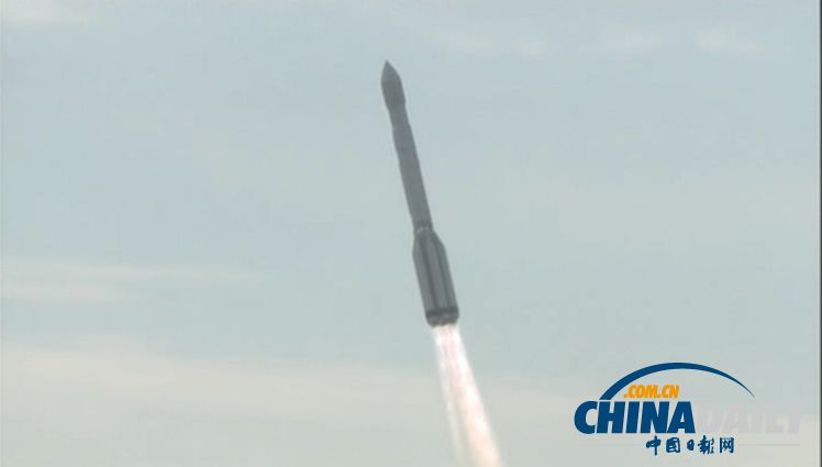 惨烈！实拍俄罗斯质子M运载火箭升空后失控爆炸