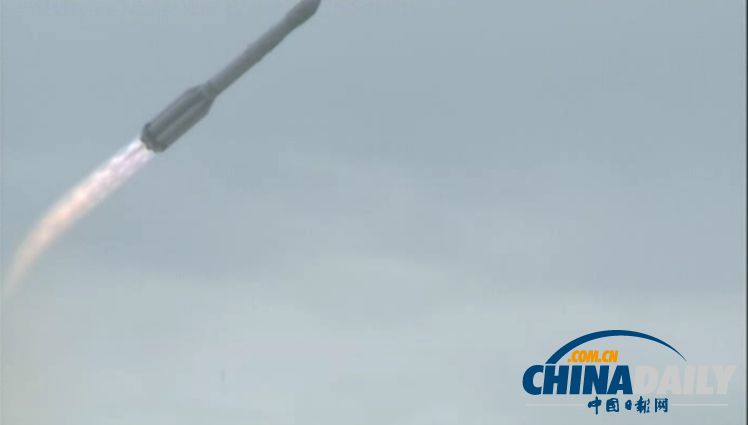 惨烈!实拍俄罗斯质子M运载火箭升空后失控爆炸