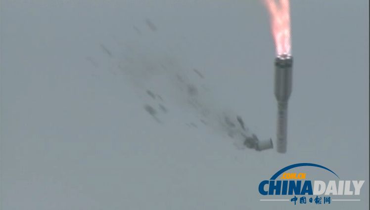 惨烈!实拍俄罗斯质子M运载火箭升空后失控爆炸