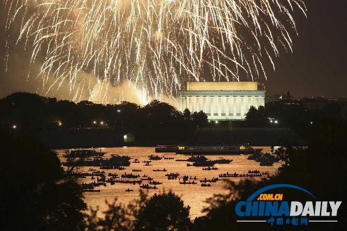 游行狂欢烟花！美国各地国庆活动集锦（组图）