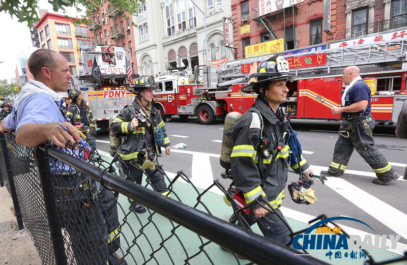 纽约唐人街华人商铺区爆炸起火 十余人受伤