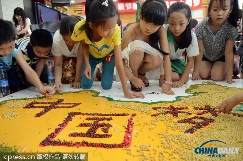北京小学生五谷杂粮拼出“中国梦”